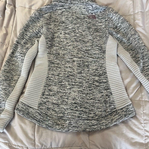 Women’s Light weight The North Face Jacket - Picture 2 of 2